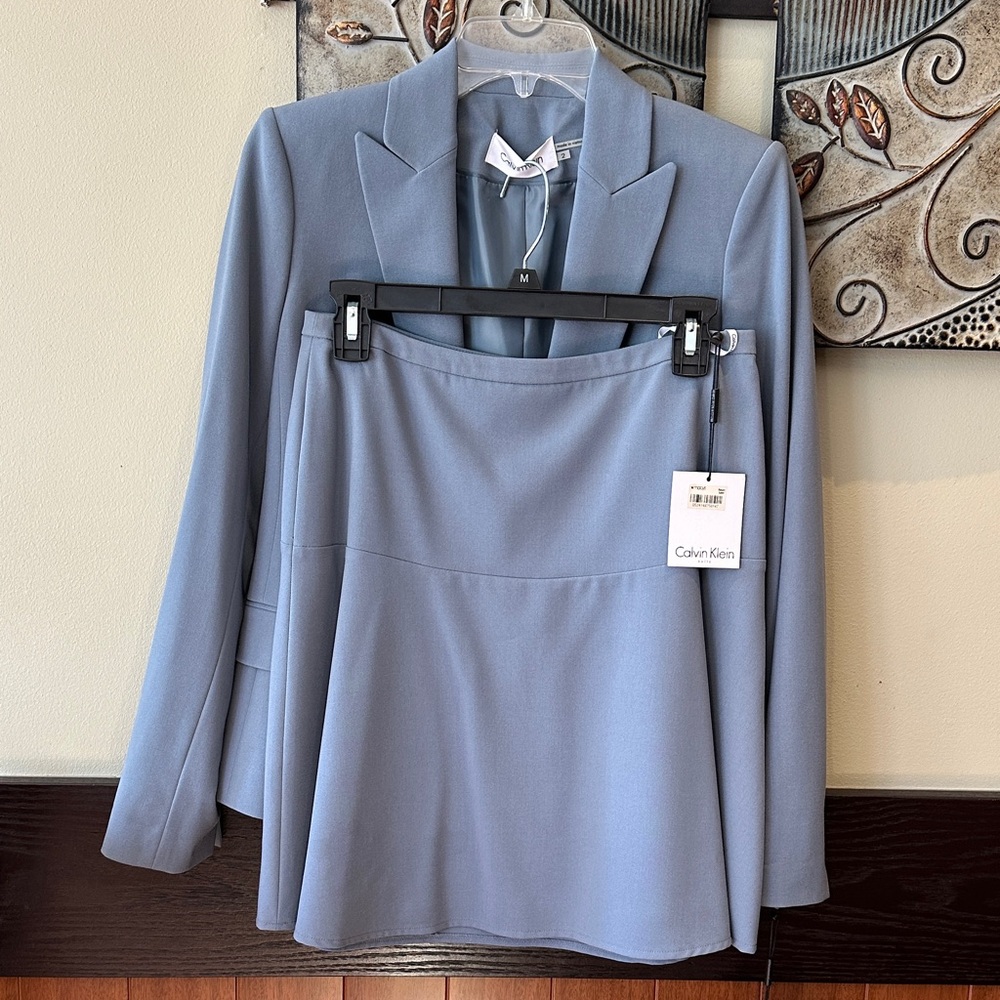 Calvin Klein Women's Soft Blue Blazer and Skirt Set size 2 - Picture 3 of 15